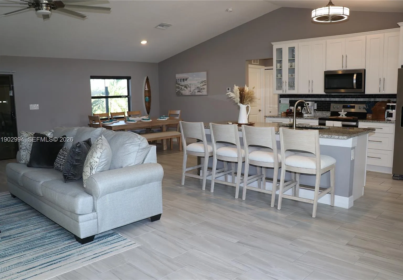 3 bed, 2.0 bath, 1677 sqft, $4,500 — Photo 2