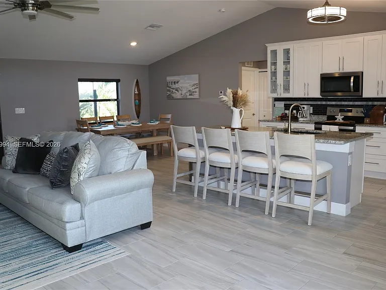 4407 SW 16th Ln — Photo 2
