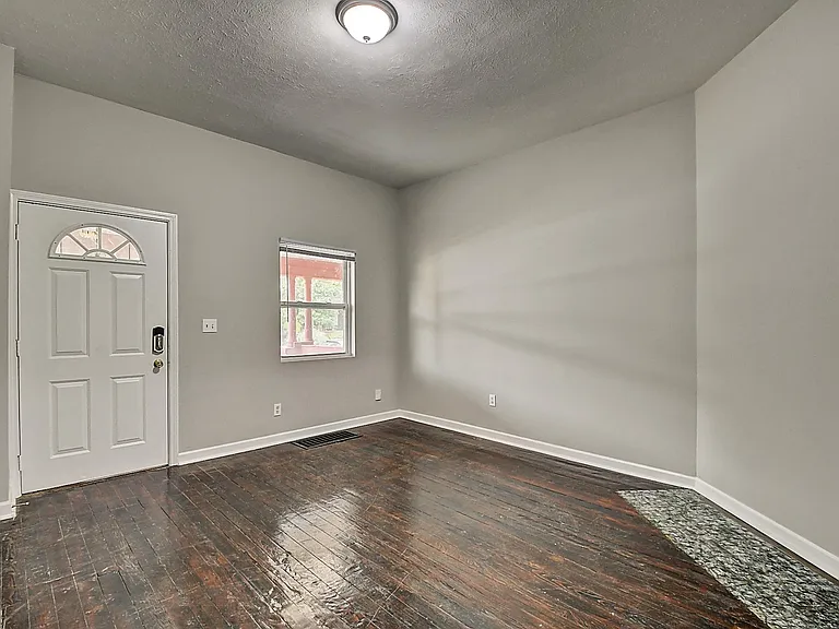 417 N State Ave — Photo 6