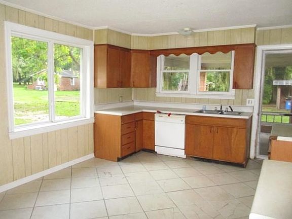 5th image of 105 Ogden Dr