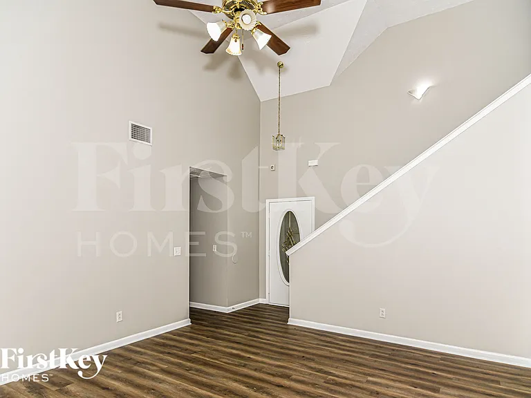 5048 Singing Hills Dr — Photo 4