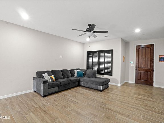 4th image of 951 Bicknor Pl