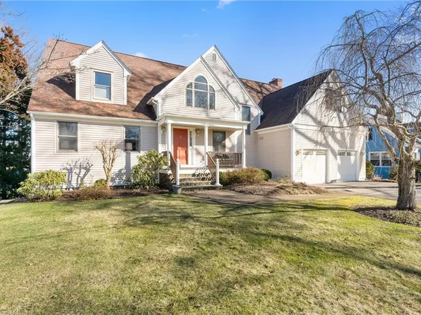 5 Riverside Dr, Barrington, RI 02806