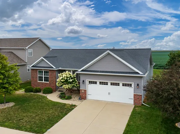 77 Dry Sage Cir, Bloomington, IL 61705