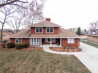 170 Timber View Dr, Oak Brook, IL 60523