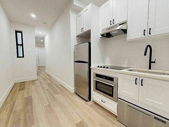 4th image of 2785 Broadway #G2