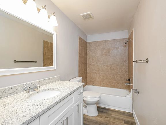 2nd image of 3865 W Ivanhoe St
