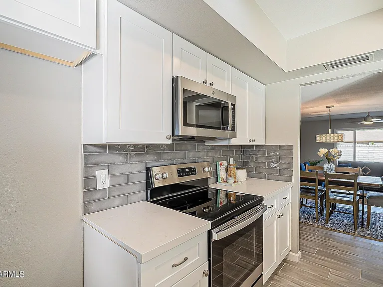 14008 N 52nd Ave — Photo 16