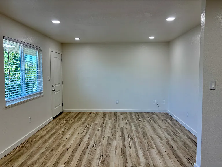 1629 Holly Dr #18 — Photo 4