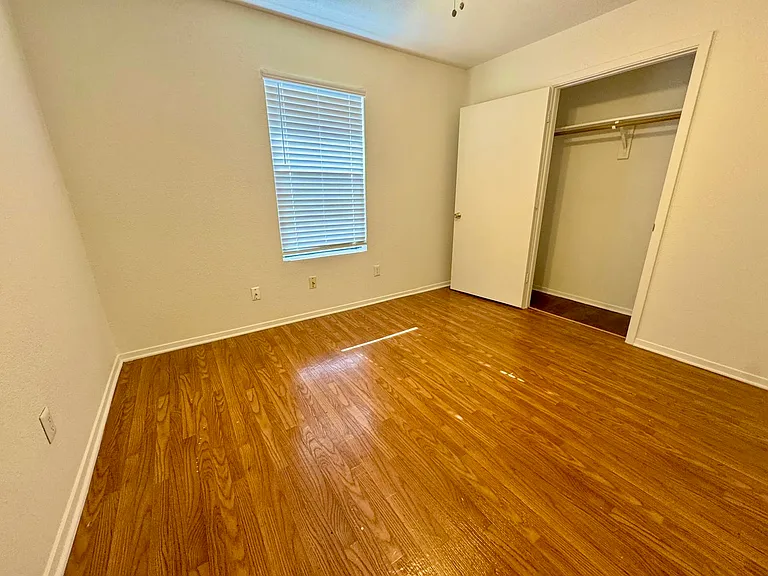 1112 Leslie Cir — Photo 10