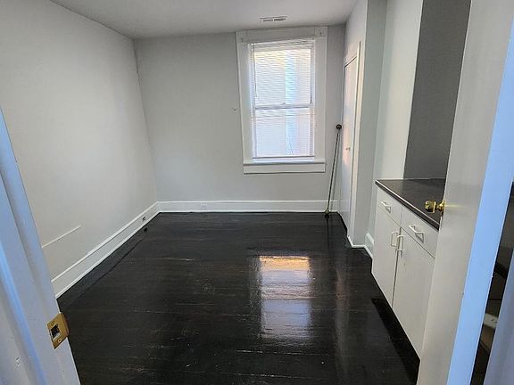 3rd image of 517 Cathedral St Unit 5