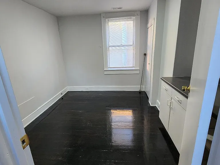 517 Cathedral St #5 — Photo 3