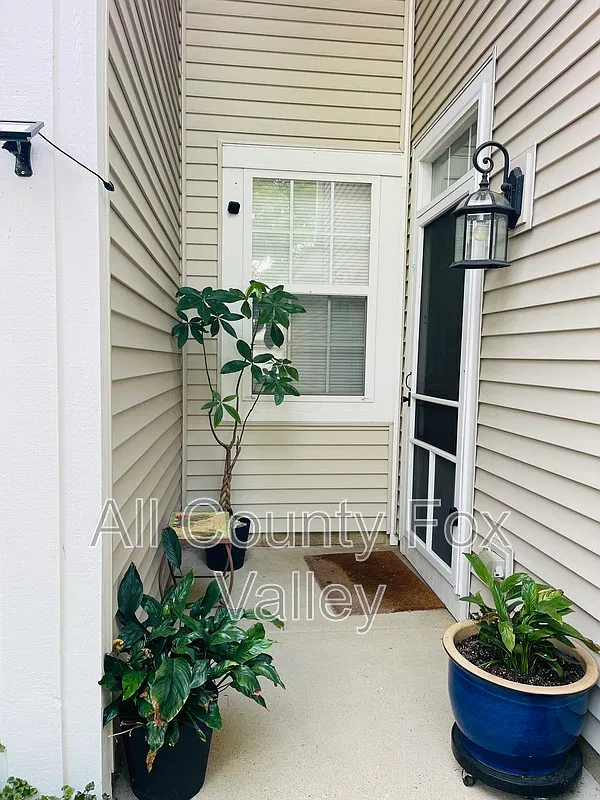 3 bed, 2.5 bath, 1645 sqft, $2,650 — Photo 3