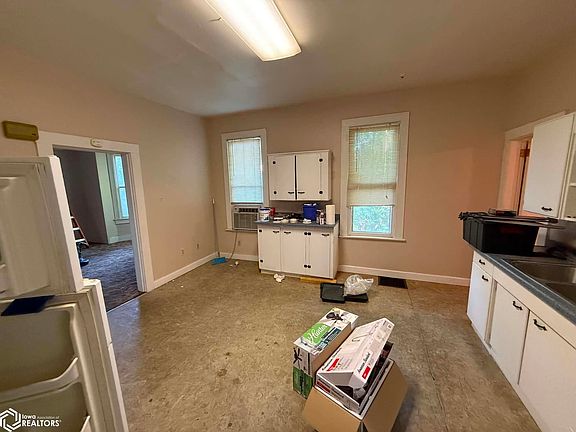 3rd image of 1225 Agency St
