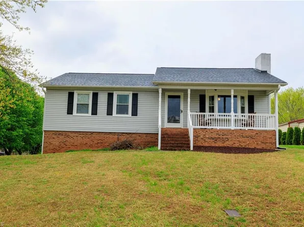 6102 Hunters Ridge Dr, Lexington, NC 27295