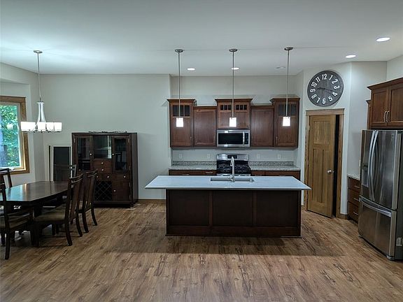5th image of 5437 Benjamin Street