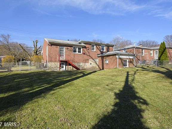 2nd image of 1927 Rockwell Ave