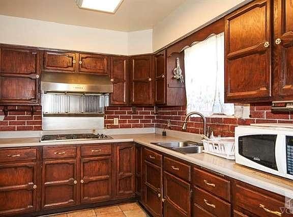 5th image of 1720 Valley Park Dr