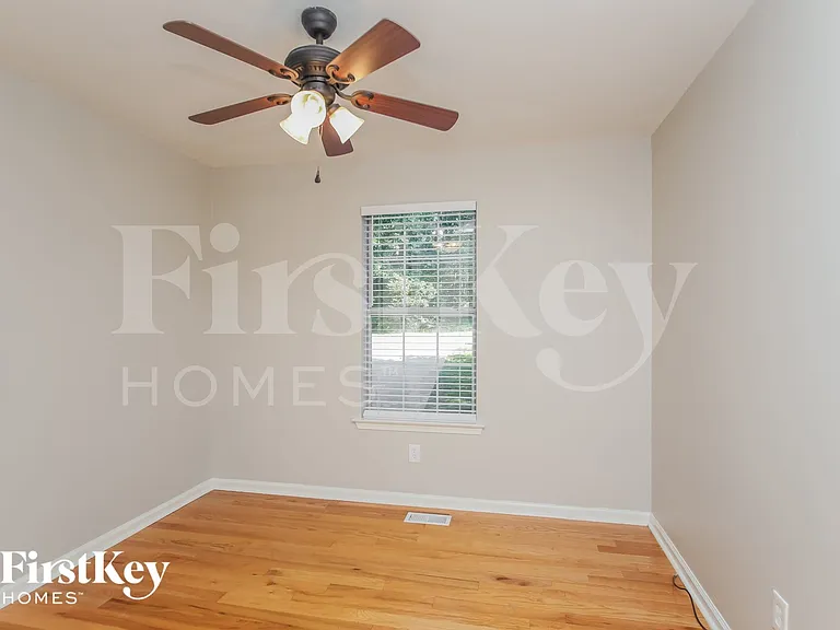 441 Bakers Bridge Cir — Photo 12