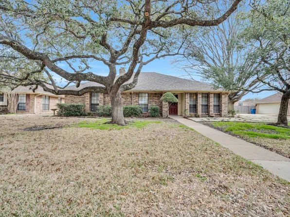 2406 Saint Andrews Dr, Ennis, TX 75119