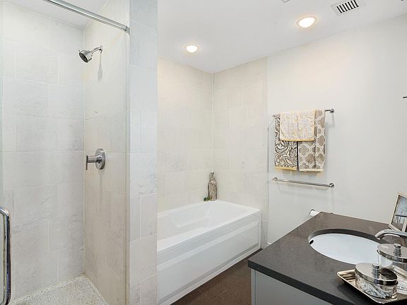 3rd image of 2101 Market St Unit 505