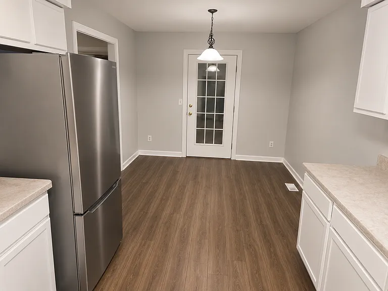 318 Old Spring Ct — Photo 2
