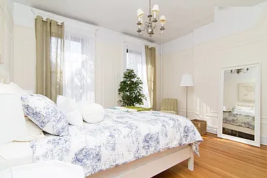 Rented by ER (DO NOT USE)