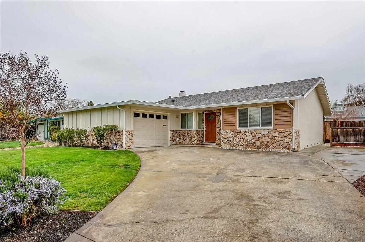 1673 Hollyhock St photo 1
