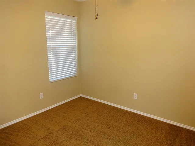 1925 Beach Dr — Photo 11