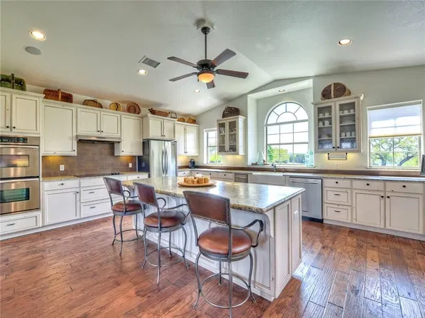 115 Hill Loop, Spicewood, TX 78669