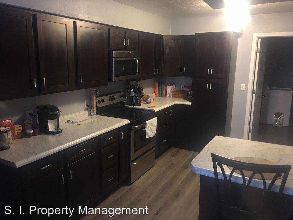 1st image of 100 Lyndsey Ln