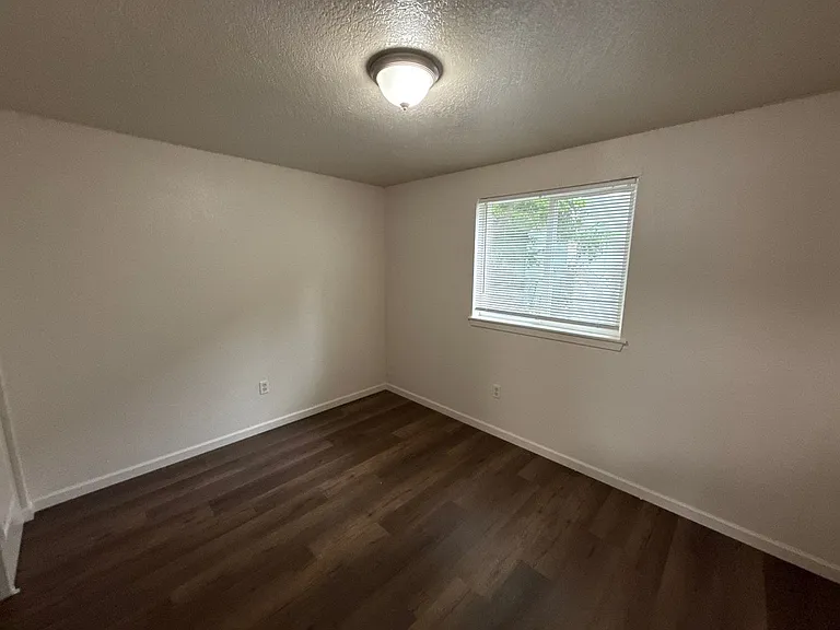 915 Bryan Ct — Photo 19