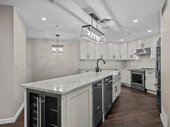 2 School St #130, Lincoln, RI 02865