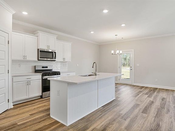 4th image of 712 Asheton Dr