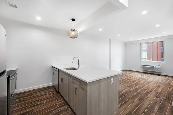 Rented by Marquis Real Estate Services | media 9