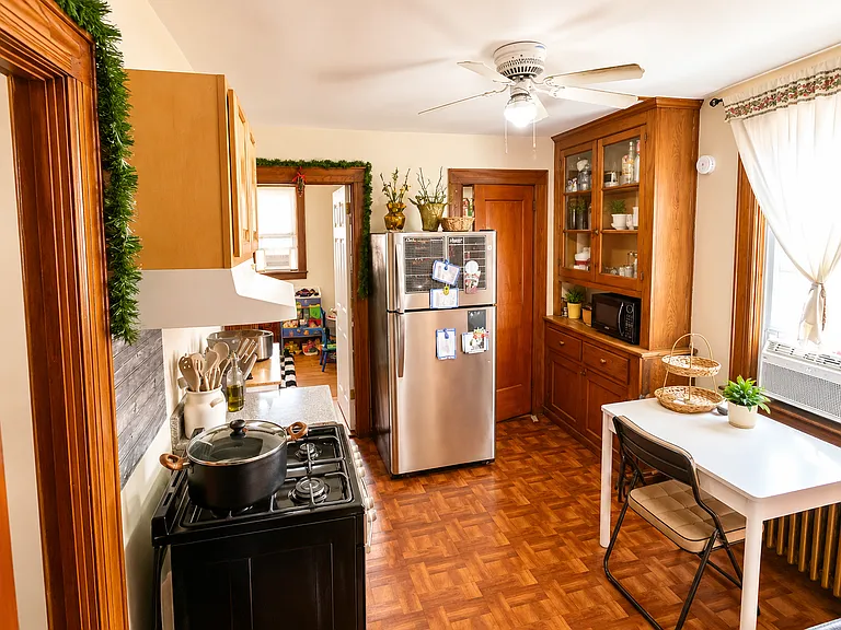 6 Raydol Ave #2 — Photo 4