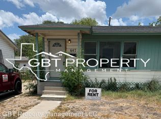 647 Huisache St, Robstown, TX 78380