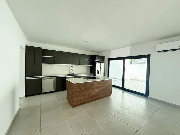 Urb Garden Court F6 Calle Francia — Photo 5