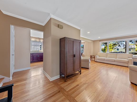3rd image of 3932 Liberty Blvd