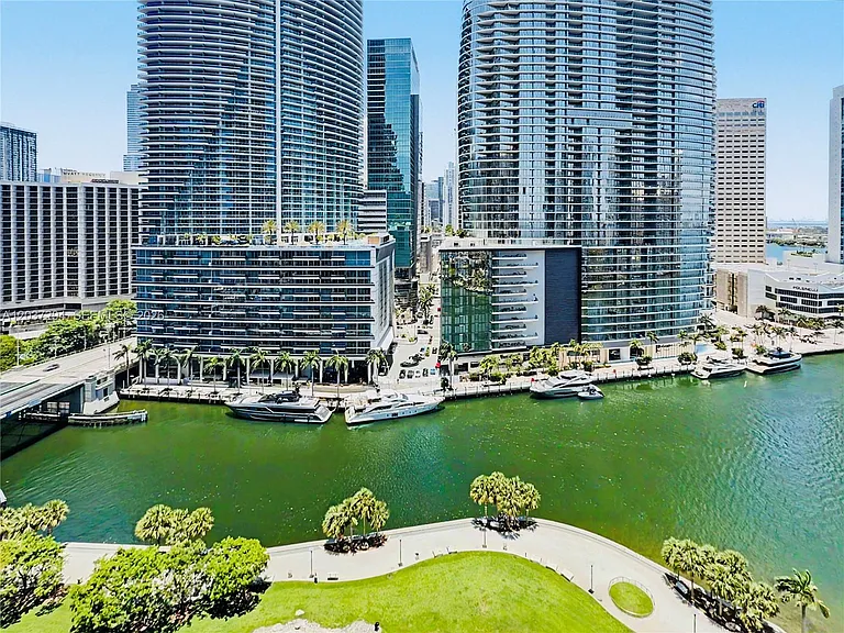 475 Brickell Ave #1910 — Photo 9