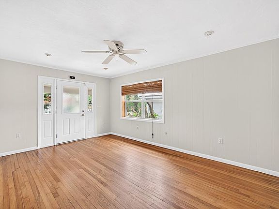 3rd image of 819 CANOVIA AVENUE