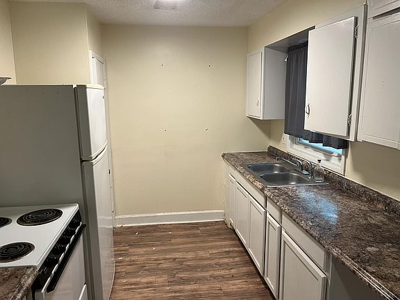 4th image of 3612 Shoreline Dr