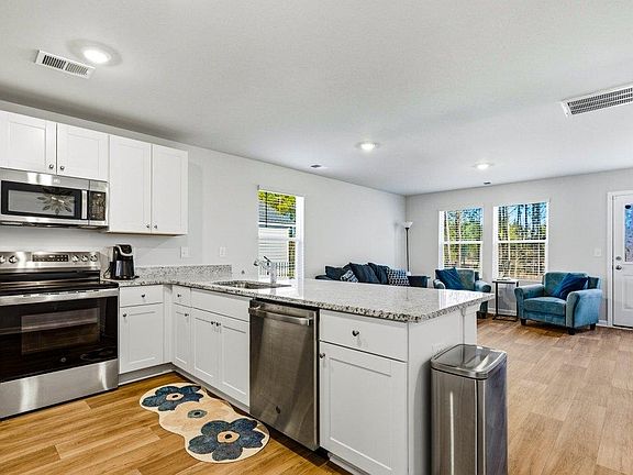 4th image of 1609 King Oaks Loop