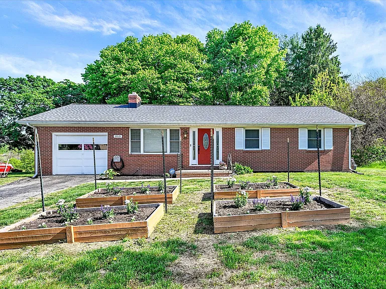 2019 S Fountain Green Rd — Photo 2