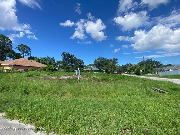 3rd image of 1111 Eldron Blvd SE