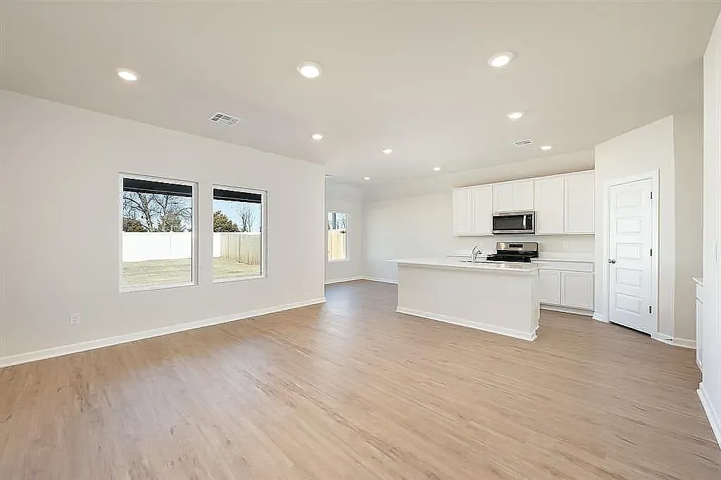 Building Photo - 3421 Oak Rdg