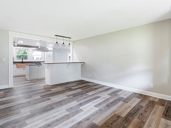 5th image of 3966 Longhill Dr SE