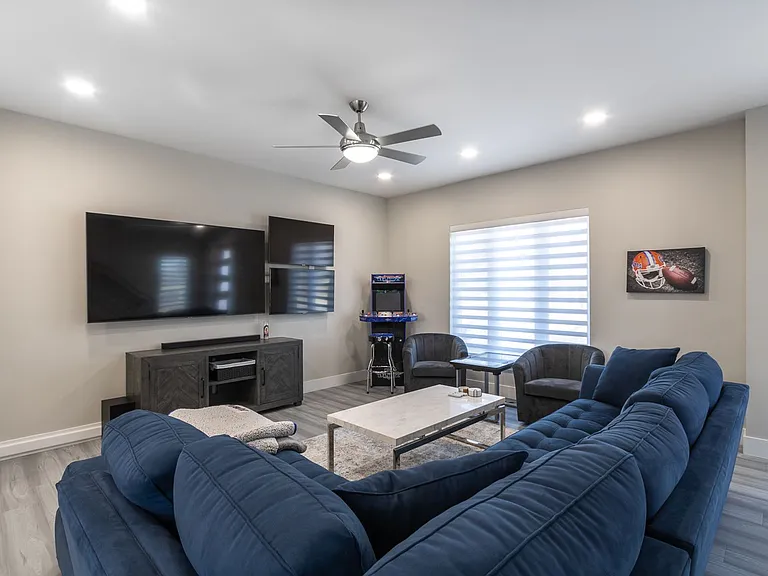 3349 SW 50th Dr — Photo 8