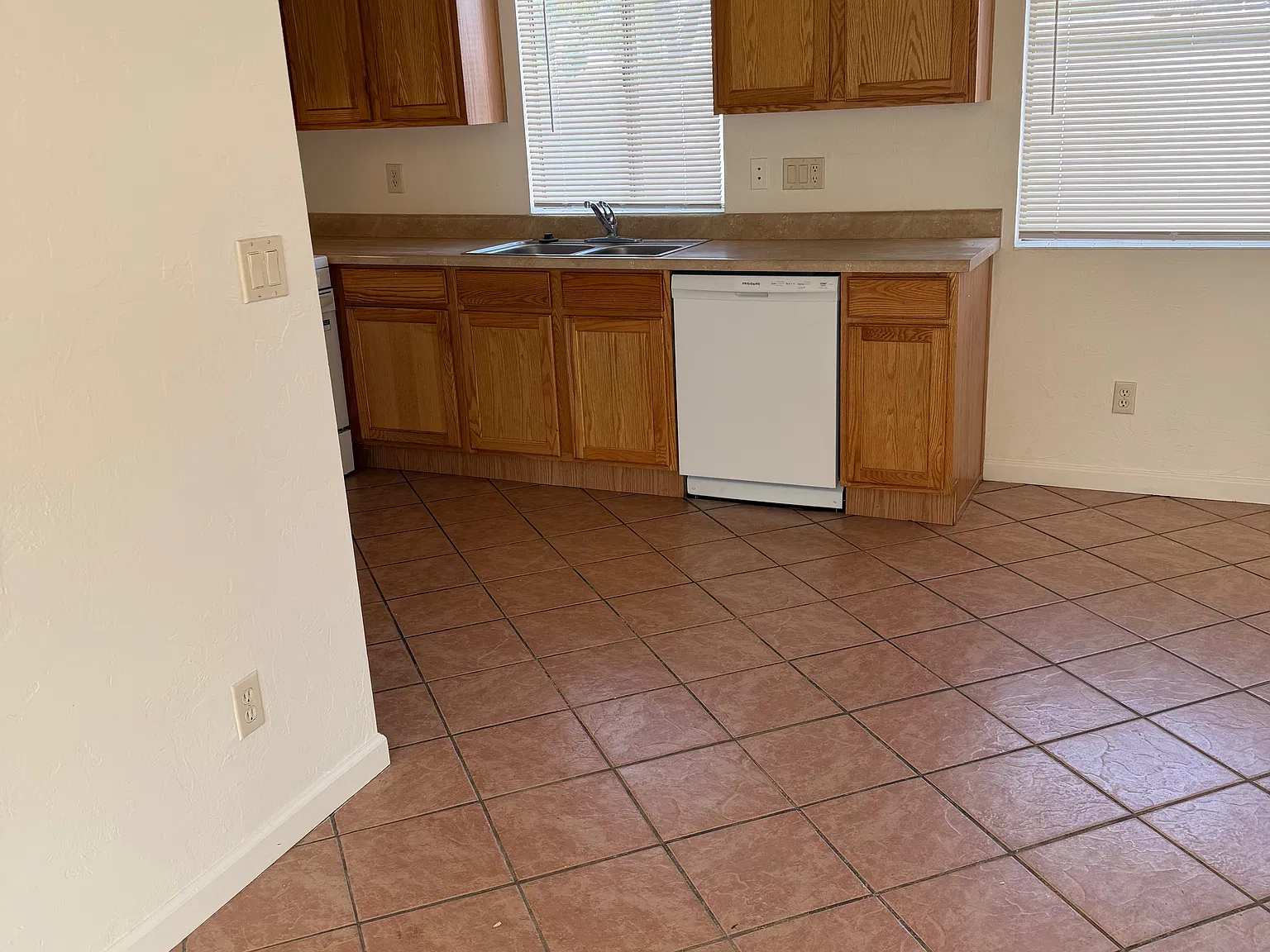 2 bed, 828 sqft, $1,350 — Photo 3