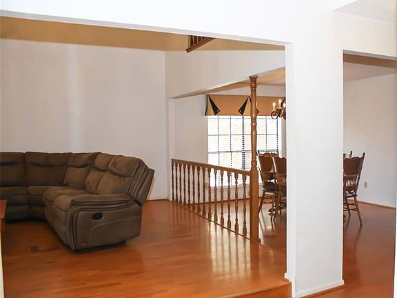 4th image of 16110 Broadwater Dr